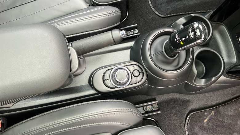 MINI Hatchback 1.5 Cooper Exclusive 5dr Auto [Comfort/Nav Pack] Petrol Hatchback